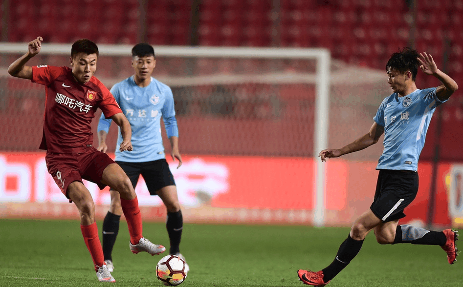 中超今夜走向成谜,广州队遗憾出局,目标明确,身体对抗强度拉满-爱游戏官网网页版入口